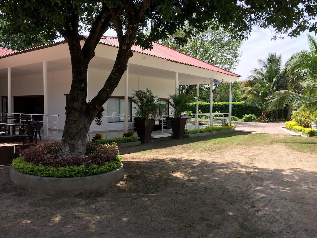 Arizona Ranch Hotel Girardot Esterno foto